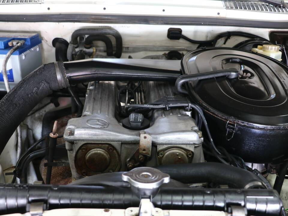 Image 21/25 of Mercedes-Benz 280 CE (1977)
