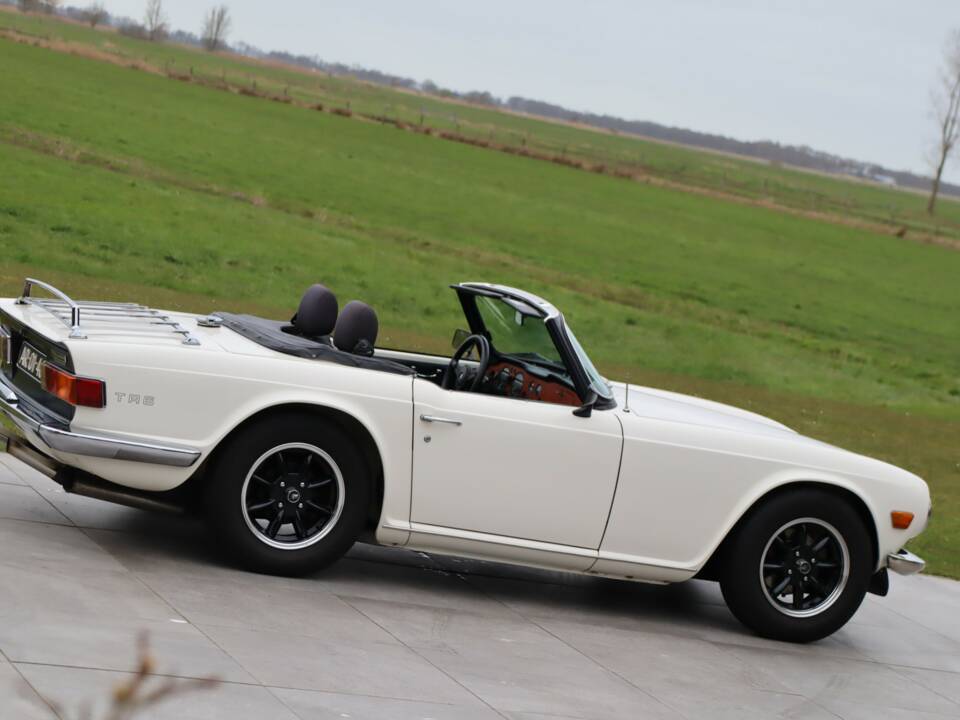 Image 50/50 de Triumph TR 6 (1970)