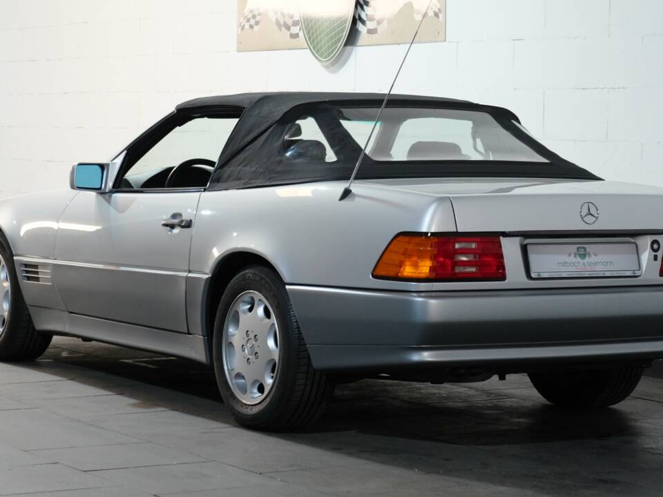Image 32/51 of Mercedes-Benz 500 SL (1992)