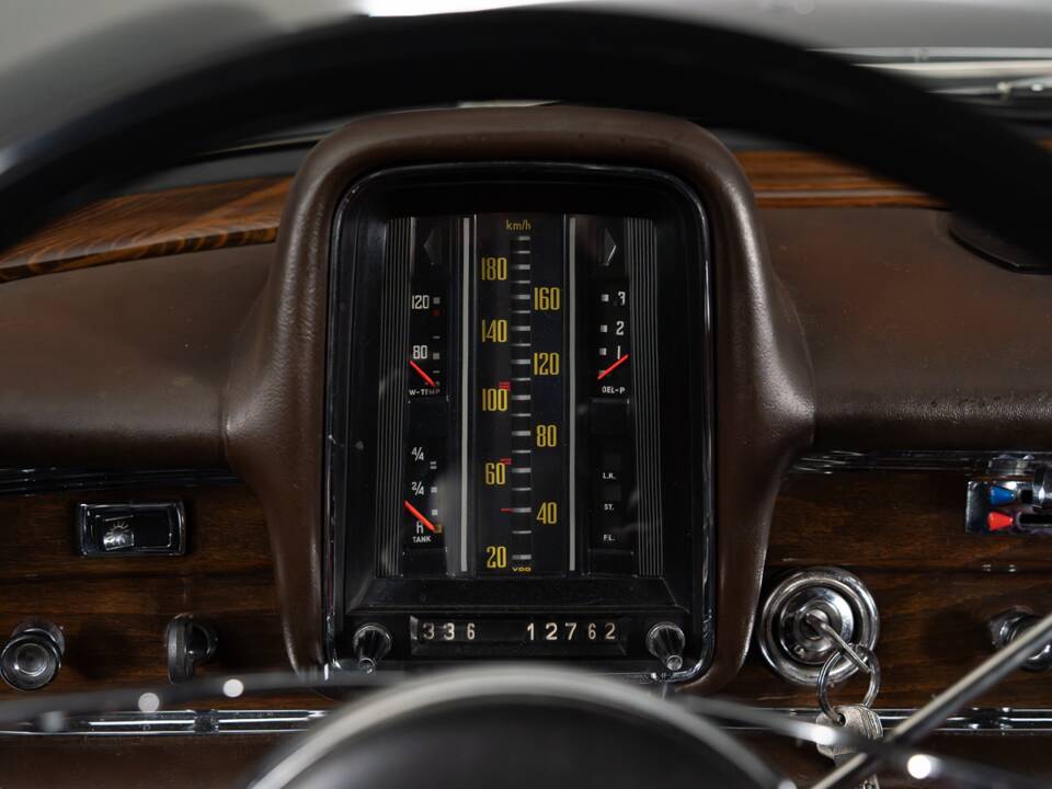 Bild 28/31 von Mercedes-Benz 230 S Universal (1967)