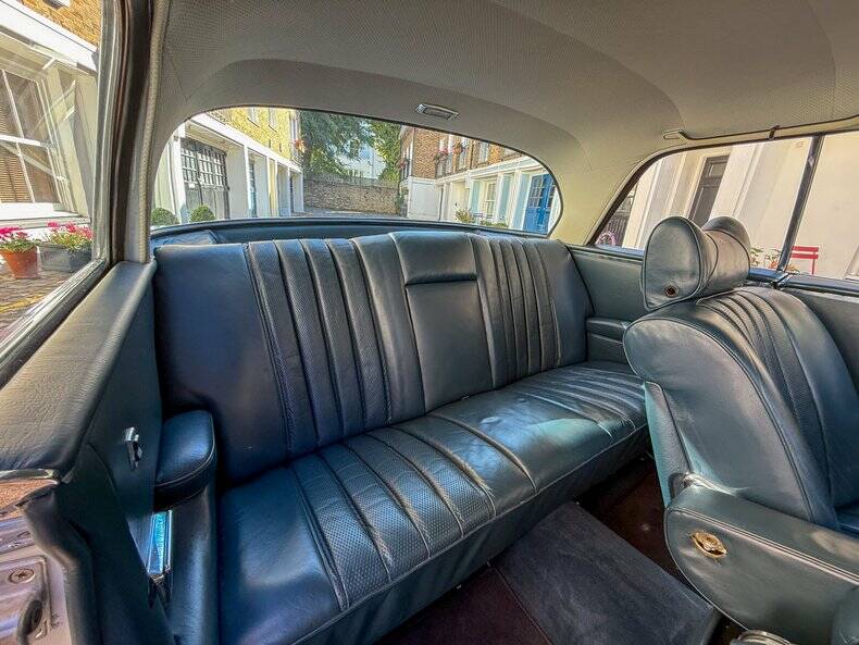Image 45/50 of Mercedes-Benz 280 SE 3,5 (1971)
