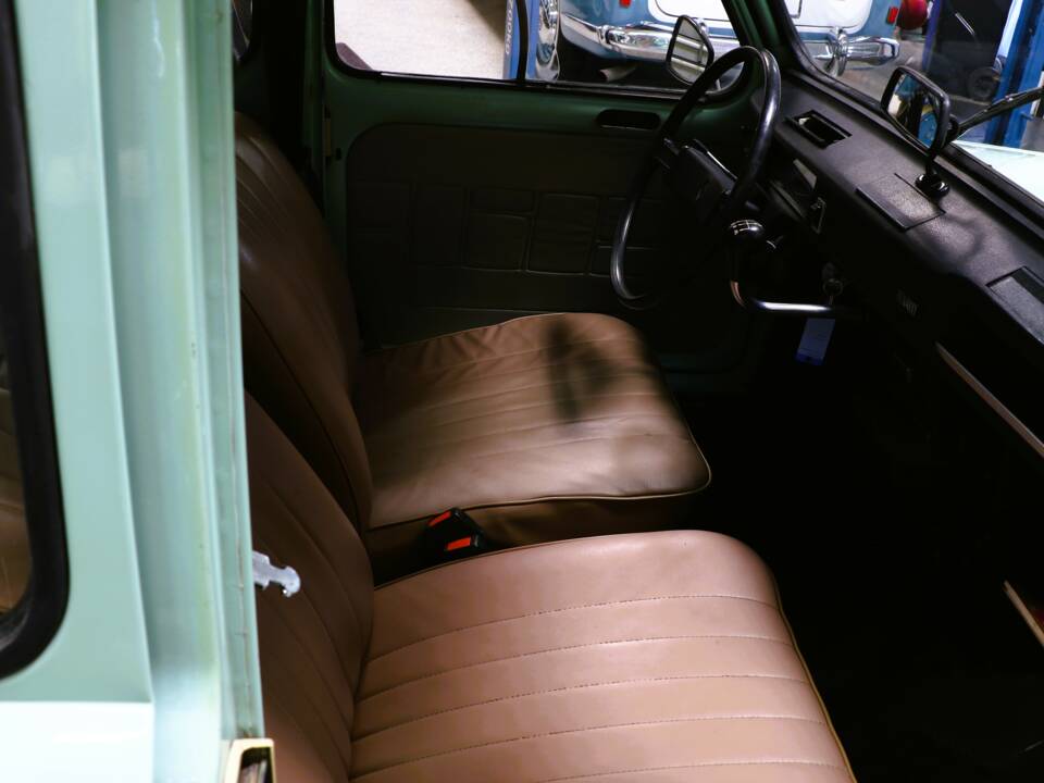 Image 21/33 de Renault R 4 TL (1981)