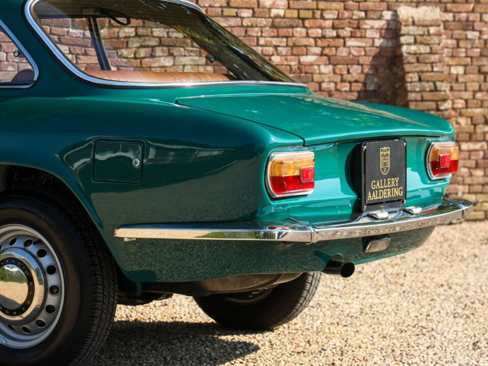 Bild 23/50 von Alfa Romeo Giulia 1300 GT Junior (1972)