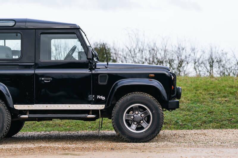 Immagine 42/50 di Land Rover Defender 90 Td5 (2002)