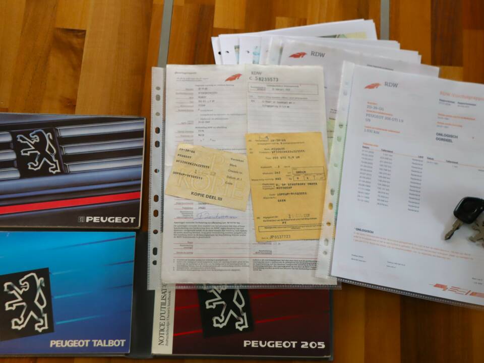 Bild 32/50 von Peugeot 205 GTi 1.9 (1991)