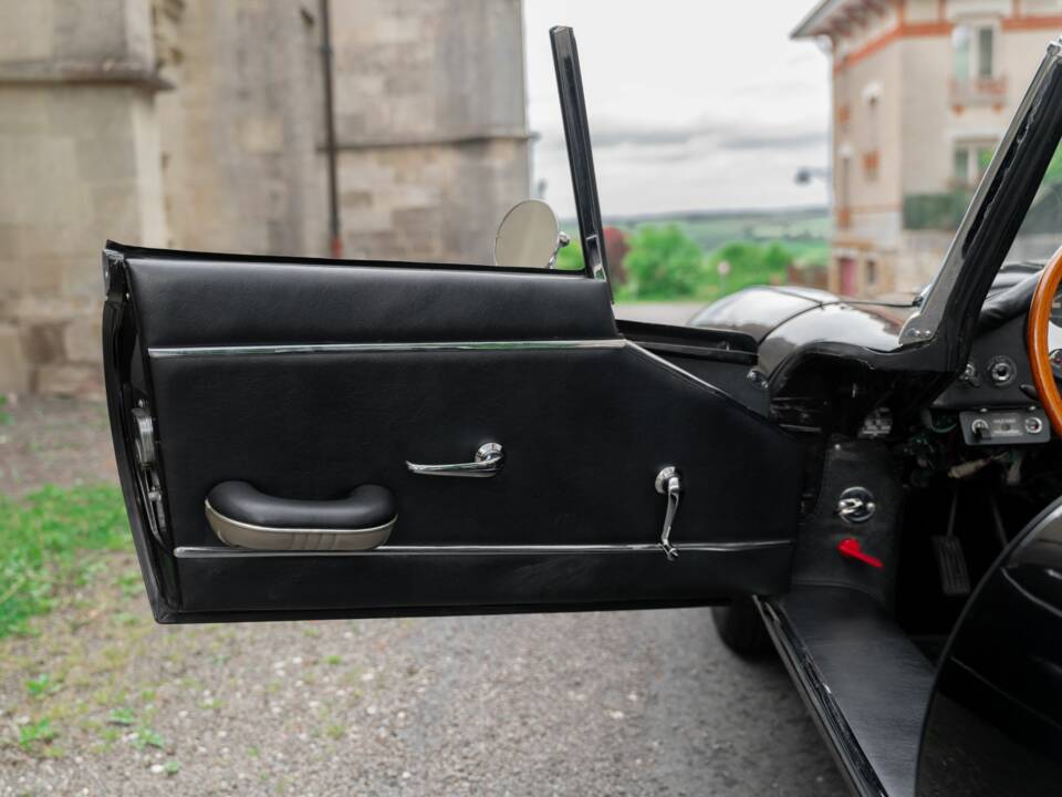 Imagen 34/50 de Jaguar E-Type 4.2 (1967)