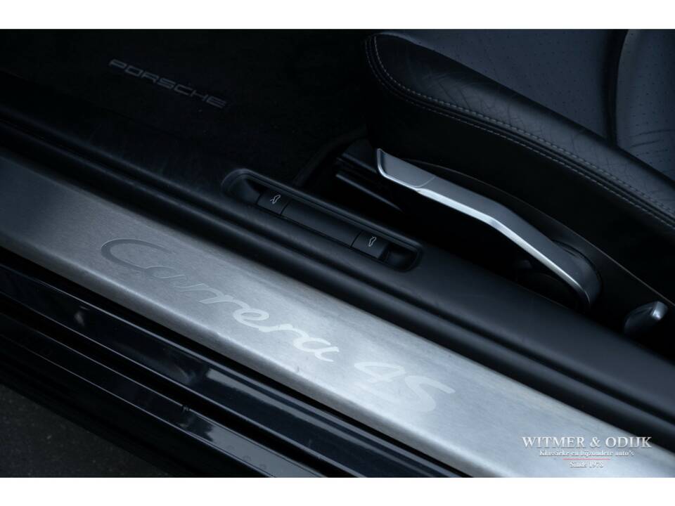 Image 33/37 of Porsche 911 Carrera 4S (2009)