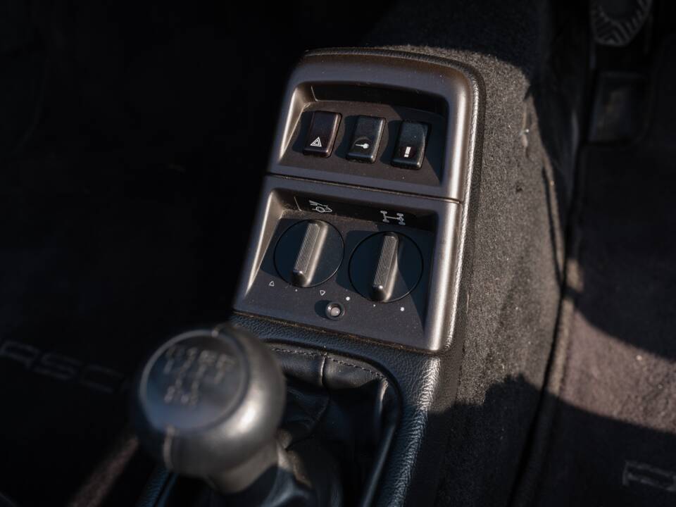 Bild 39/56 von Porsche 911 Carrera 4 (1990)