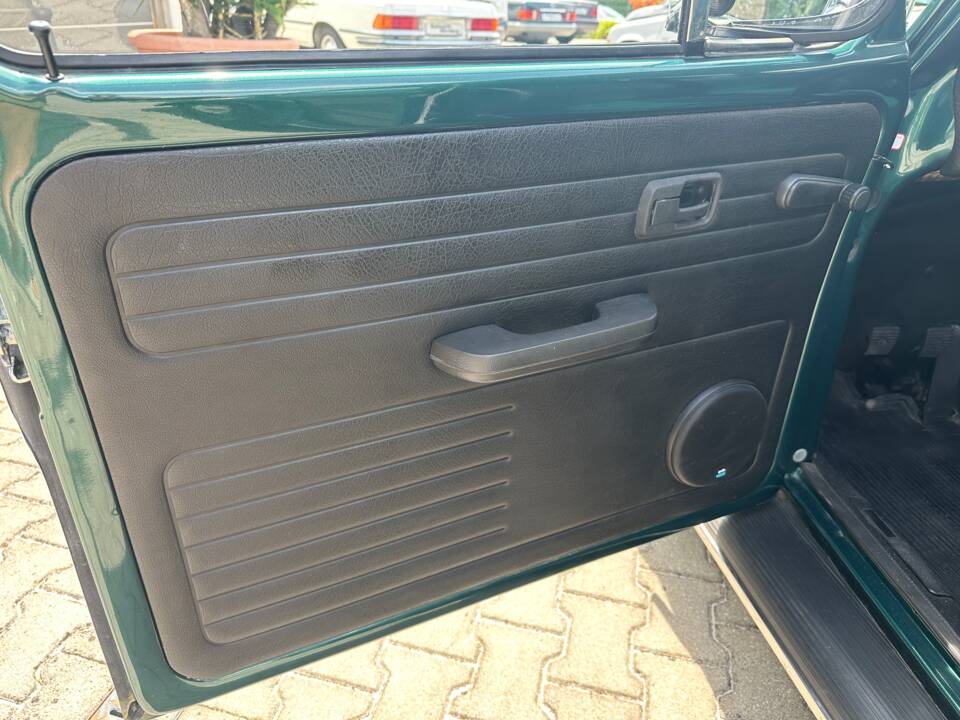 Image 66/92 of Volkswagen Beetle 1600 (1996)