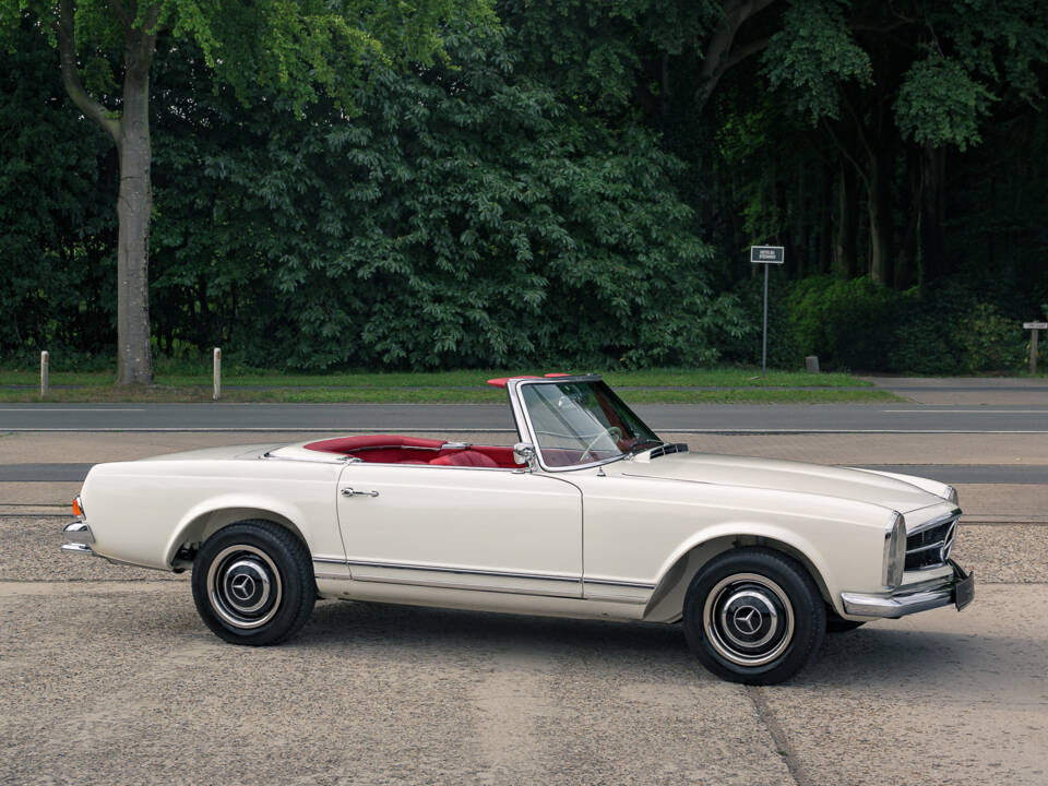 Image 7/60 of Mercedes-Benz 230 SL (1967)