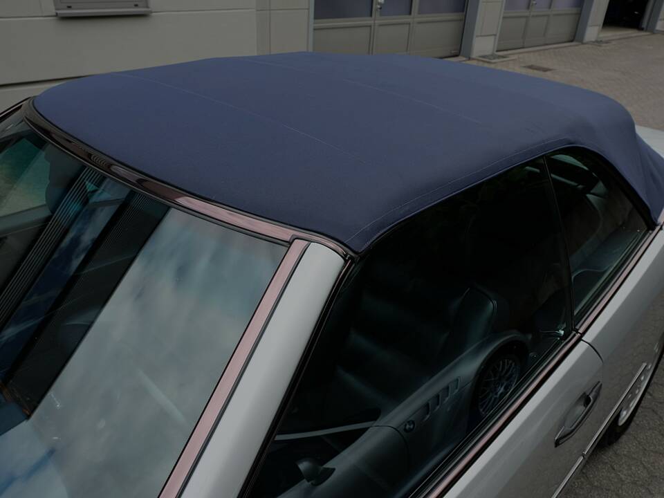 Image 67/69 of Mercedes-Benz E 320 (1994)