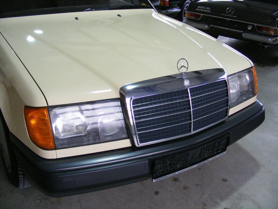 Image 35/52 of Mercedes-Benz 250 TD (1988)