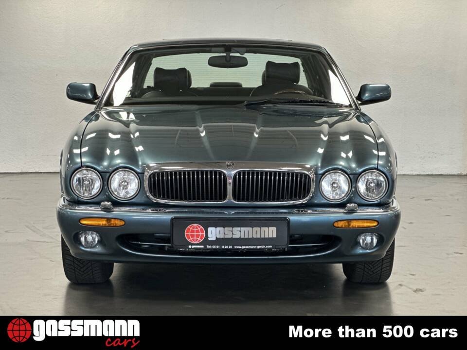 Image 2/15 of Jaguar XJ 8 Executive (1997)