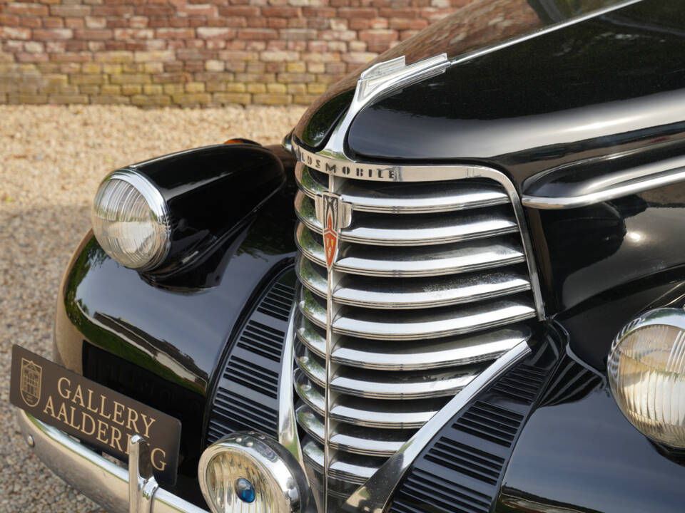 Image 40/50 of Oldsmobile F-Series Business Coupe (1938)