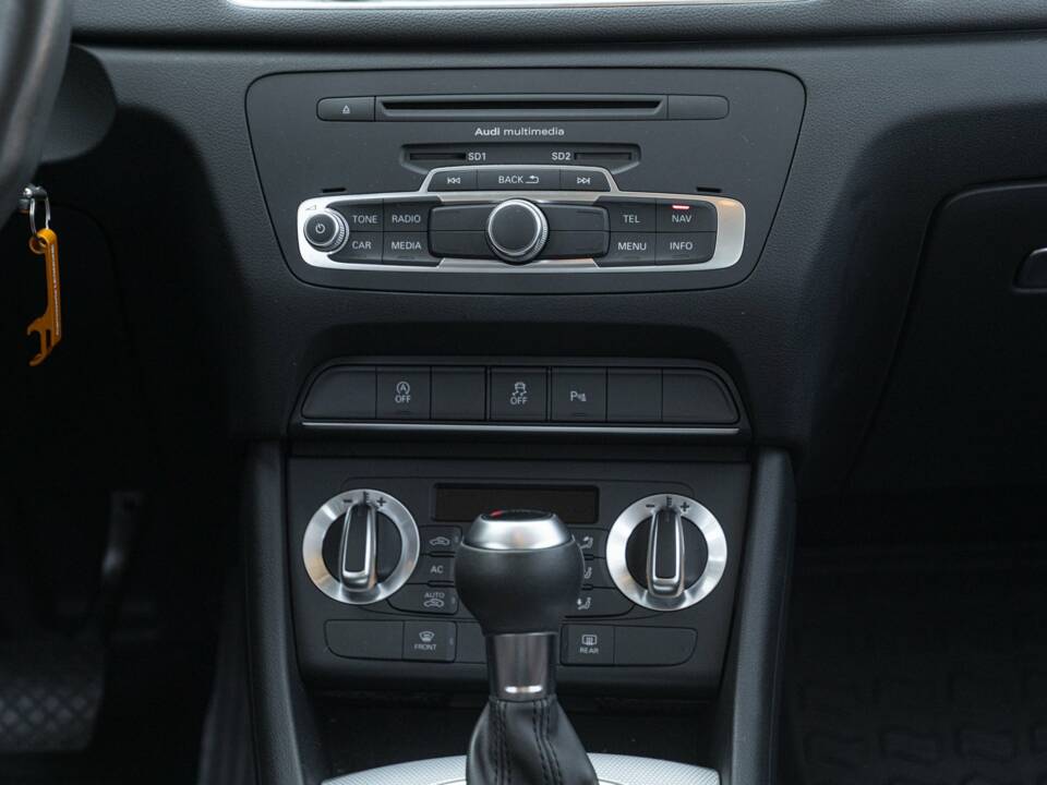 Bild 33/50 von Audi Q3 2.0 TDI quattro (2012)