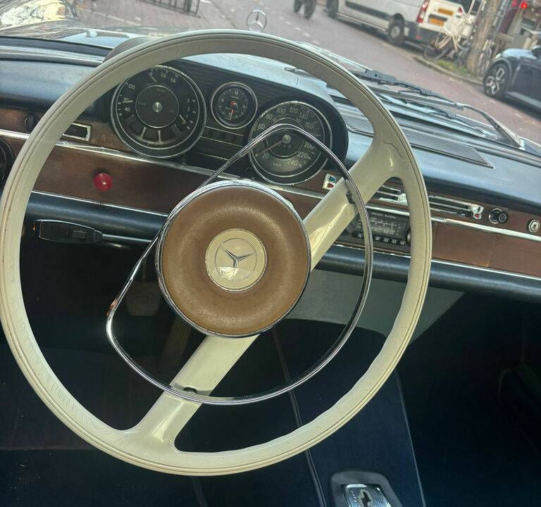 Bild 5/7 von Mercedes-Benz 250 SE (1966)