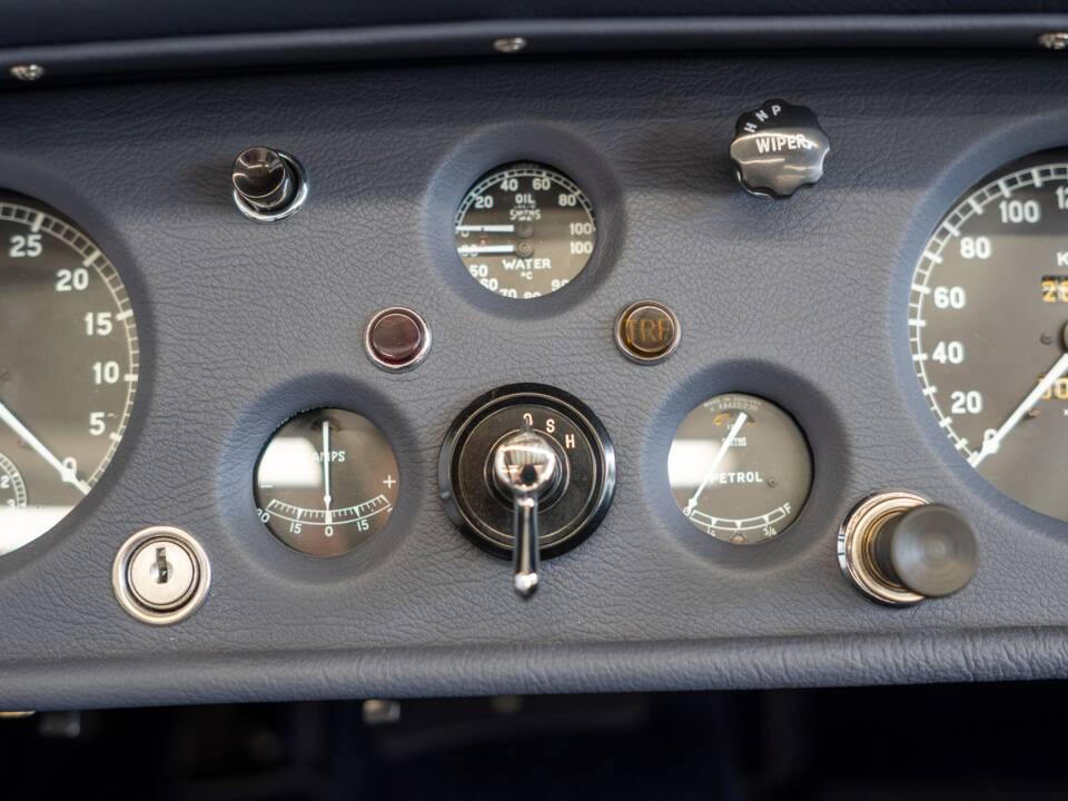 Immagine 52/62 di Jaguar XK 140 OTS (1954)