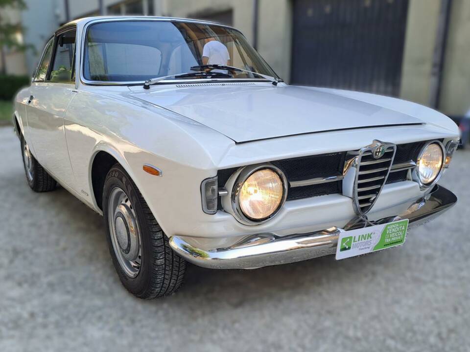 Bild 12/39 von Alfa Romeo Giulia GT 1300 Junior (1970)