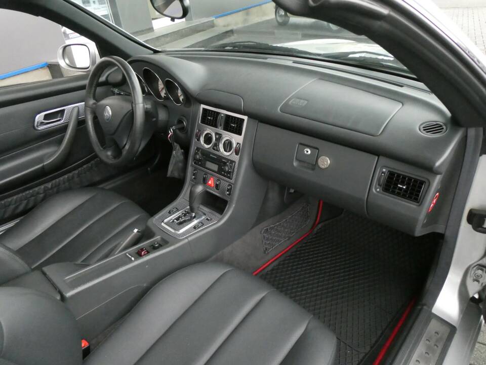 Bild 12/17 von Mercedes-Benz SLK 230 Kompressor (2003)