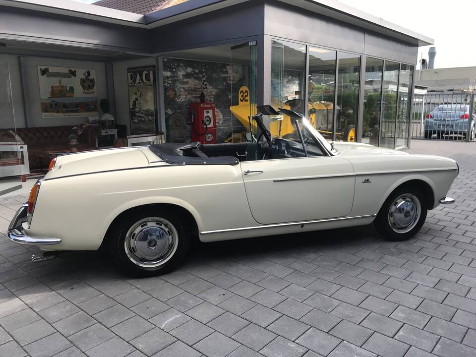 Image 15/33 of FIAT 1200 Convertible (1961)