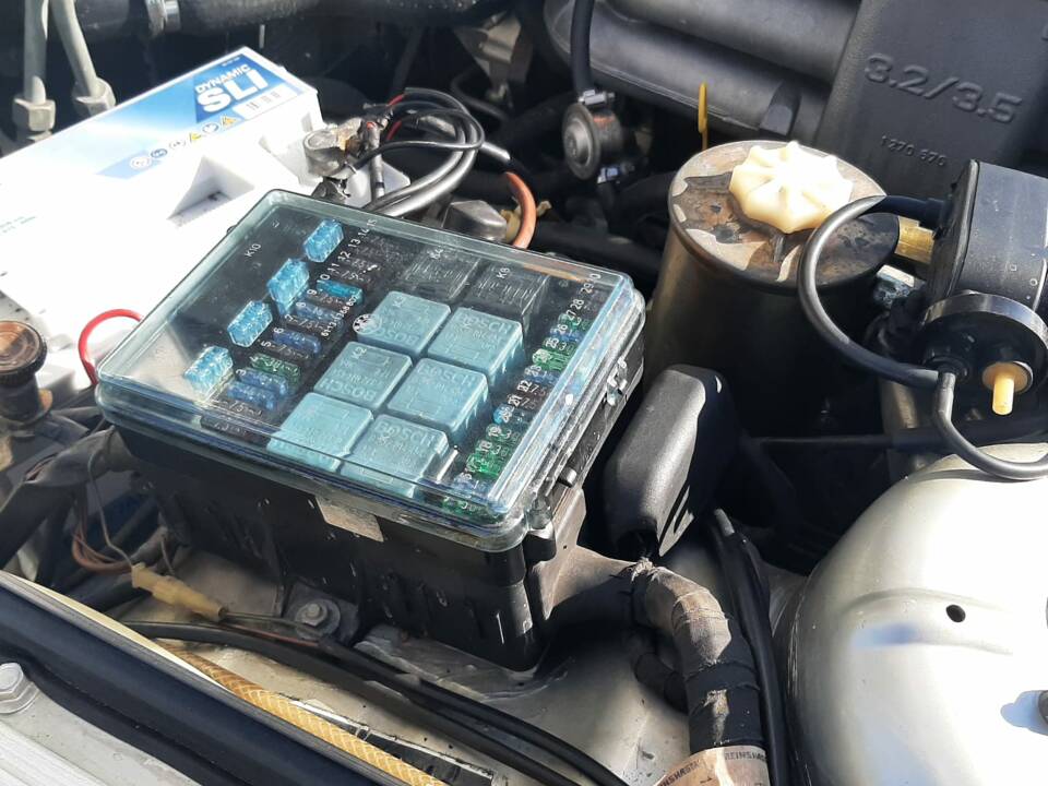 Image 17/36 of BMW 745i (1985)