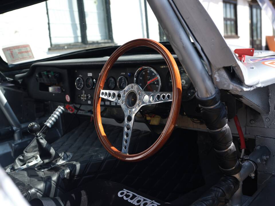 Image 38/50 de Jaguar Type E 3.8 (1970)