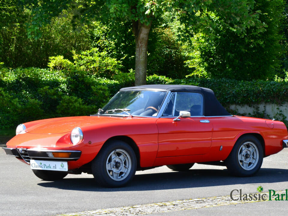 Image 5/50 of Alfa Romeo 2000 Spider Veloce (1981)