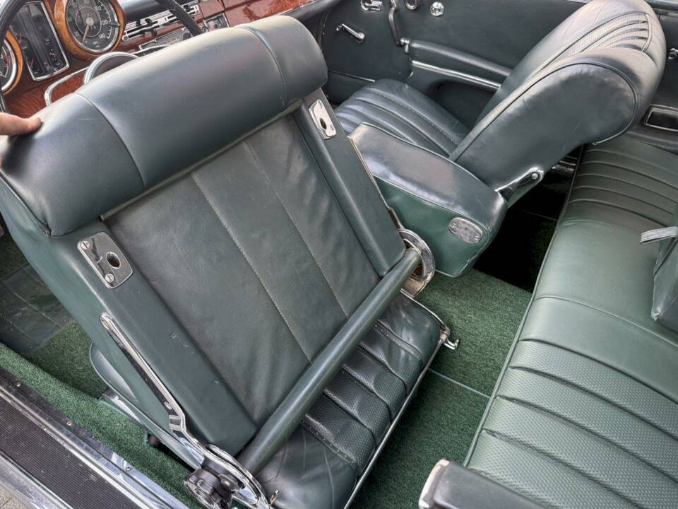 Immagine 23/36 di Mercedes-Benz 250 SE (1966)