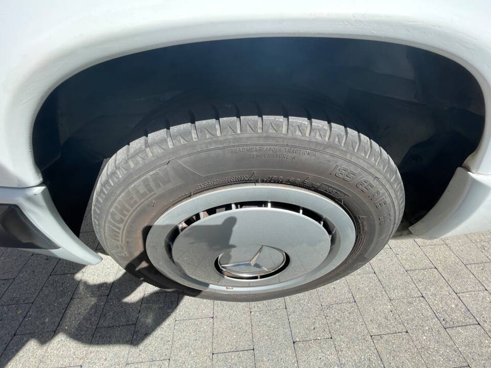 Image 54/57 of Mercedes-Benz 190 D 2.5 (1992)