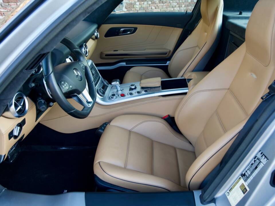 Image 30/50 de Mercedes-Benz SLS AMG (2011)