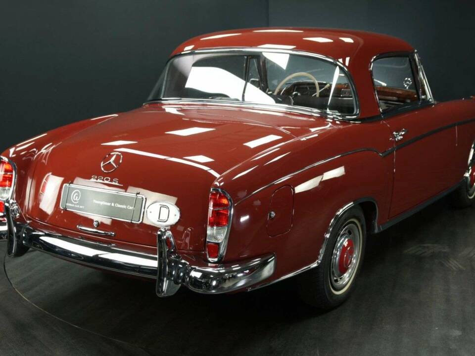 Imagen 2/50 de Mercedes-Benz 220 S (1957)