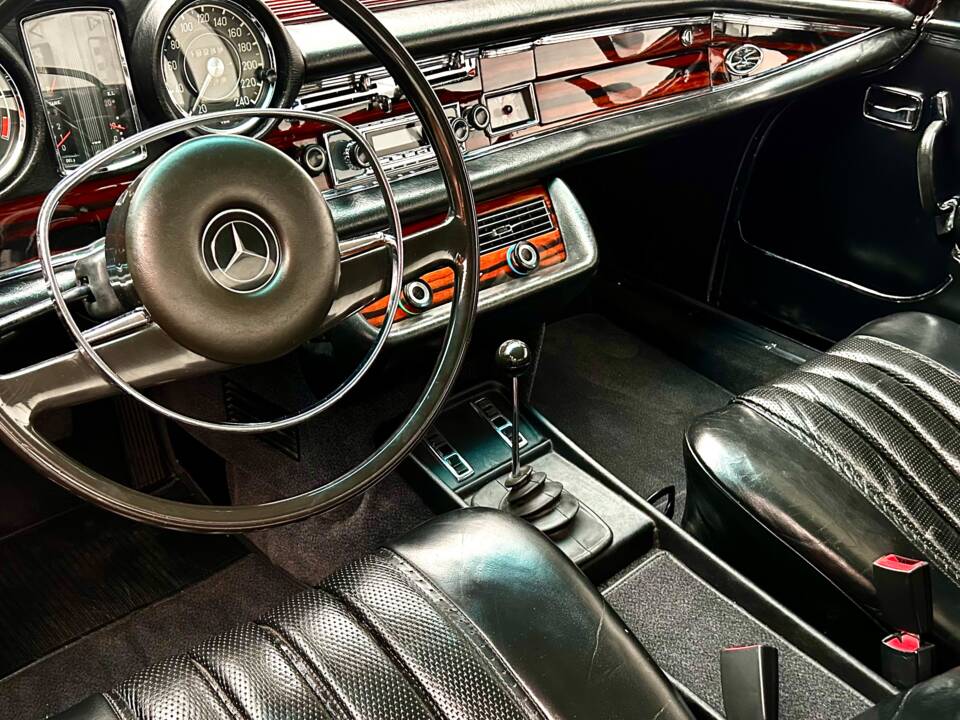Image 10/13 de Mercedes-Benz 280 SE (1970)