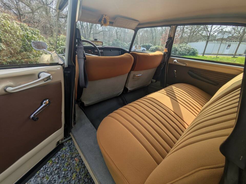 Image 19/31 of Citroën D Spécial (1974)