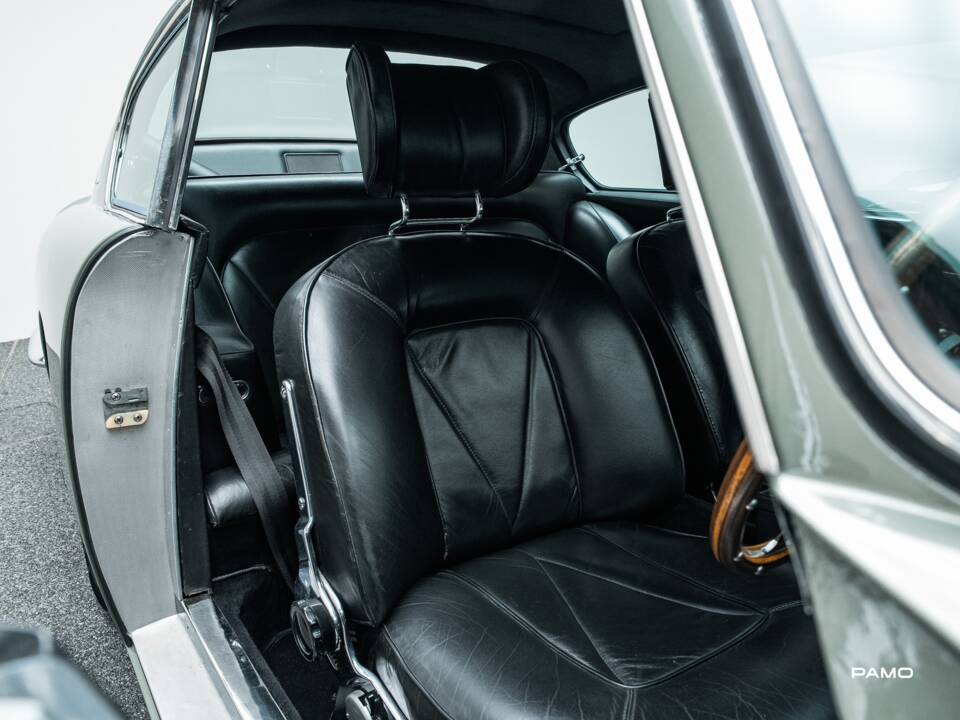 Bild 25/40 von Aston Martin DB 6 (1965)