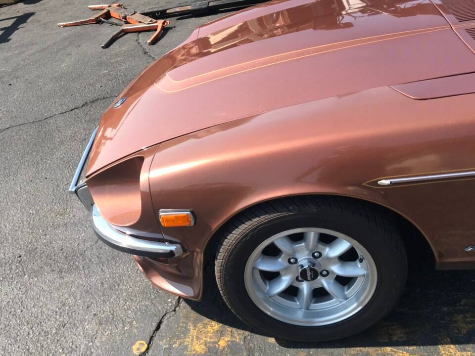 Image 32/50 of Datsun 240 Z (1972)