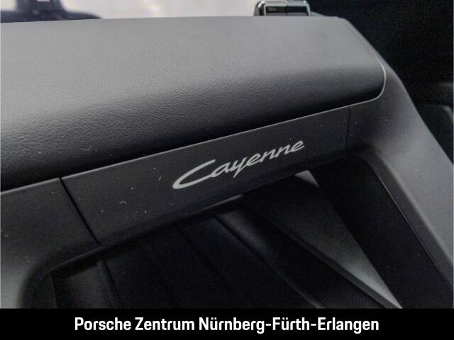 Image 48/50 of Porsche Cayenne S Electric (2026)