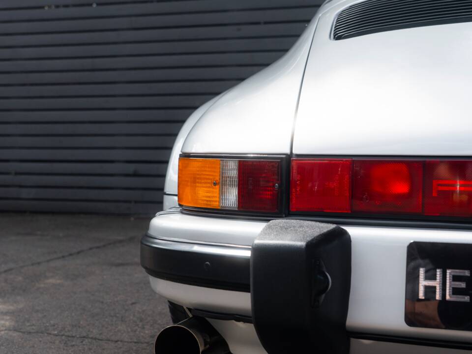 Image 14/68 of Porsche 911 Speedster 3.2 (1989)