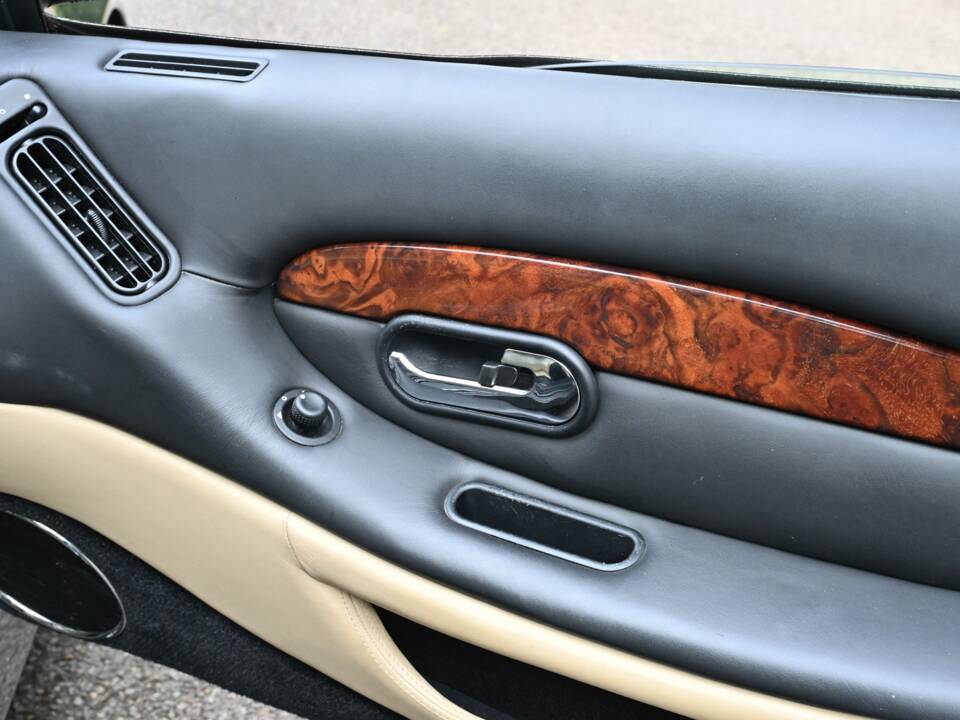 Image 32/50 de Aston Martin DB 7 Vantage (2002)