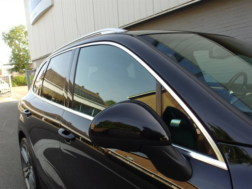 Bild 19/98 von Porsche Cayenne Turbo (2010)