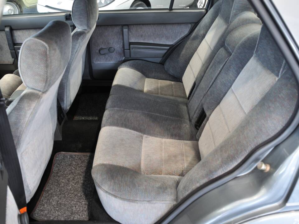 Image 28/34 de Alfa Romeo 75 2.0 Twin Spark (1987)