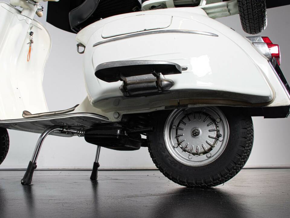 Image 31/50 of Piaggio Vespa 125 Super (1966)
