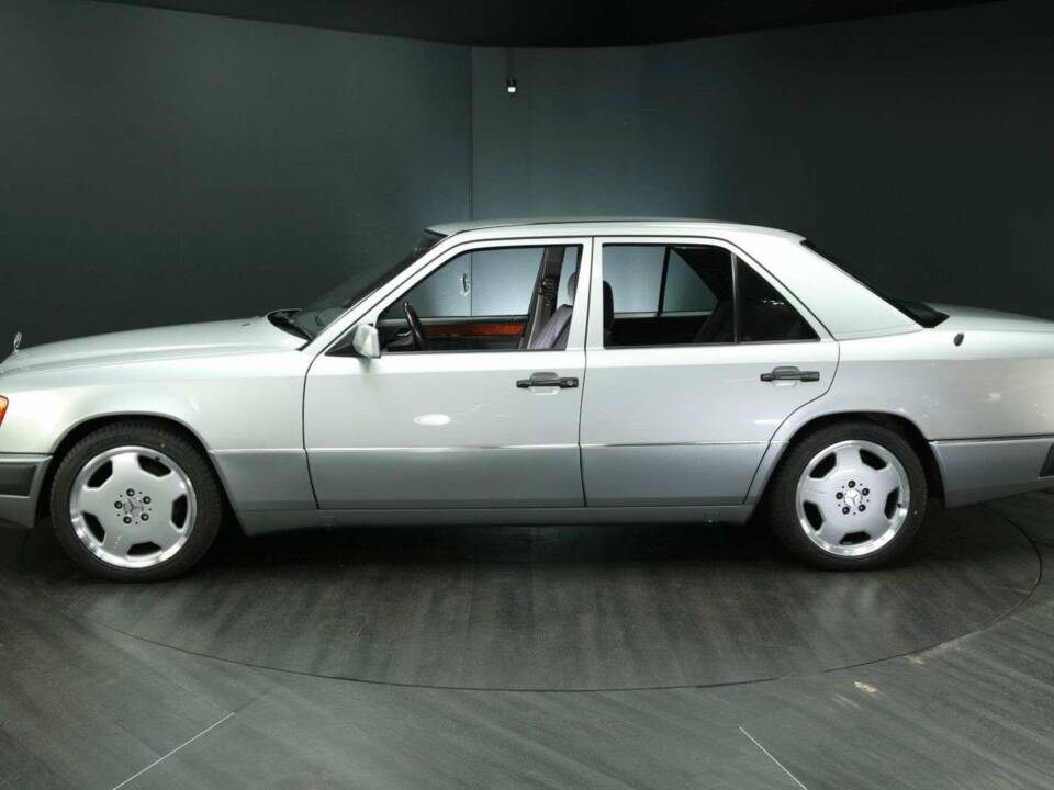 Bild 3/50 von Mercedes-Benz 300 E-24 (1992)