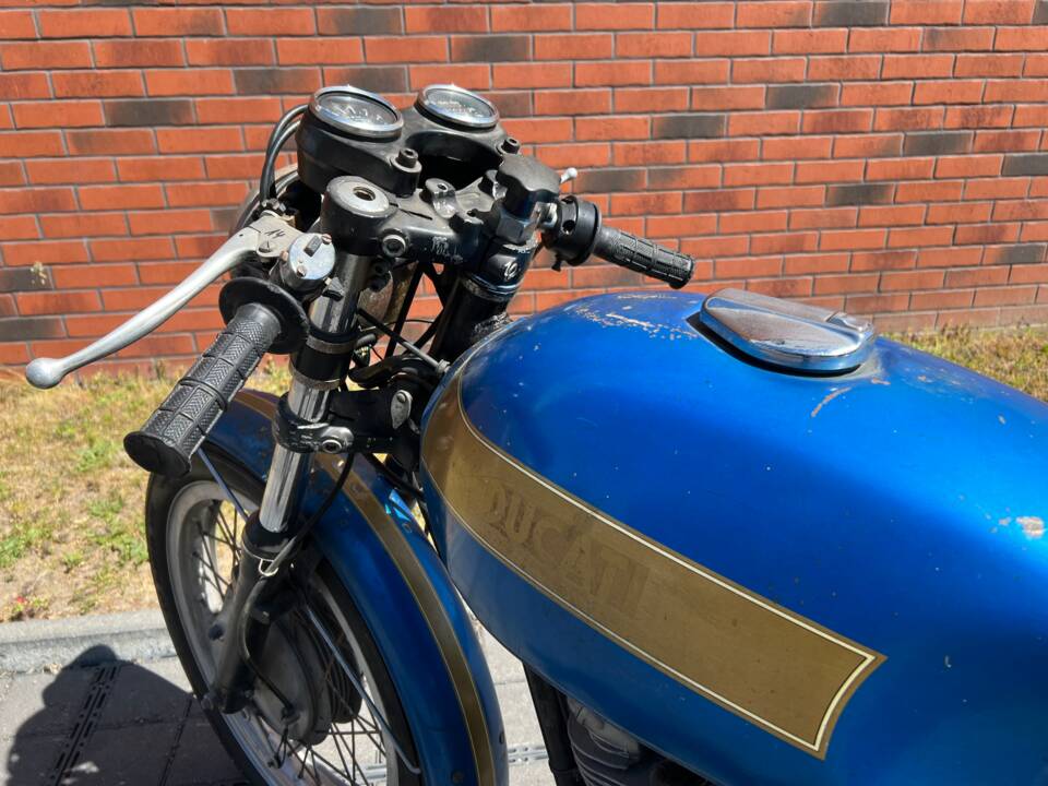Bild 16/22 von Ducati DUMMY (1974)