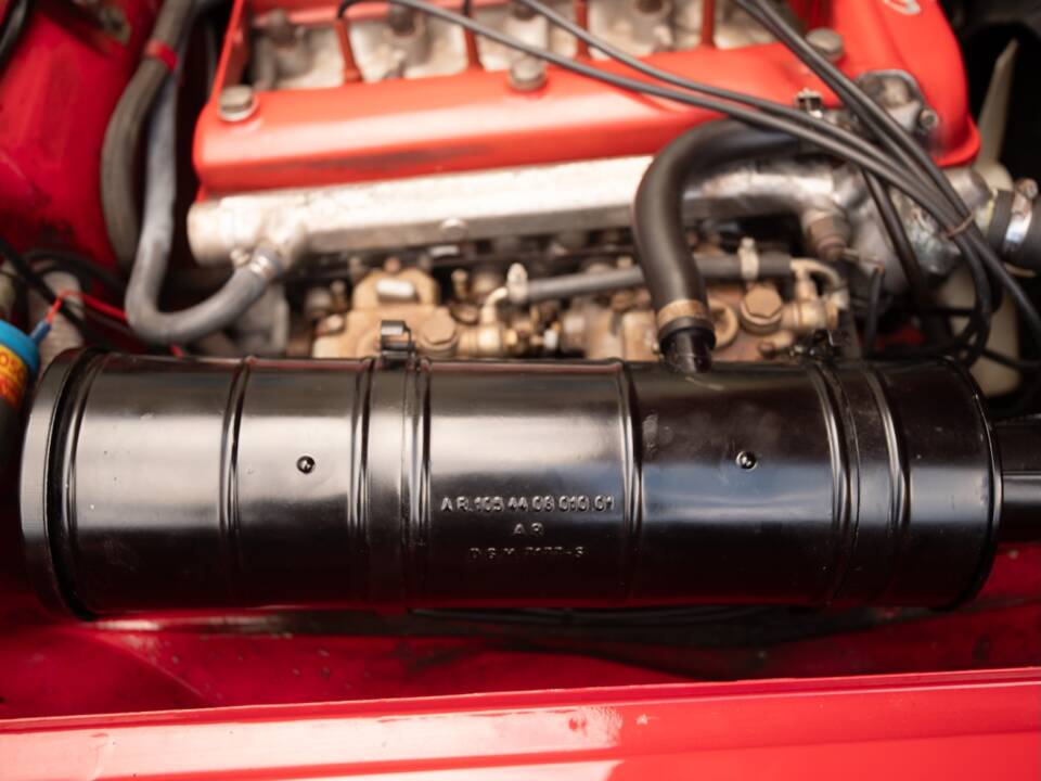 Image 27/28 of Alfa Romeo 2000 GT Veloce (1972)