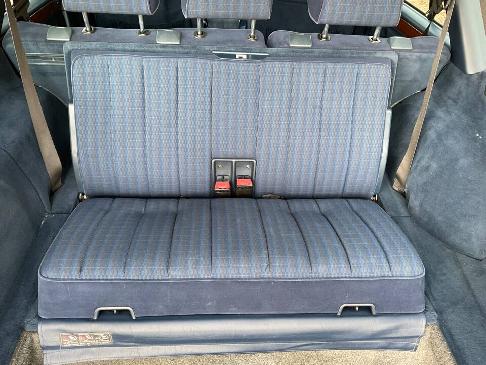 Image 86/149 of Mercedes-Benz 320 TE (1993)