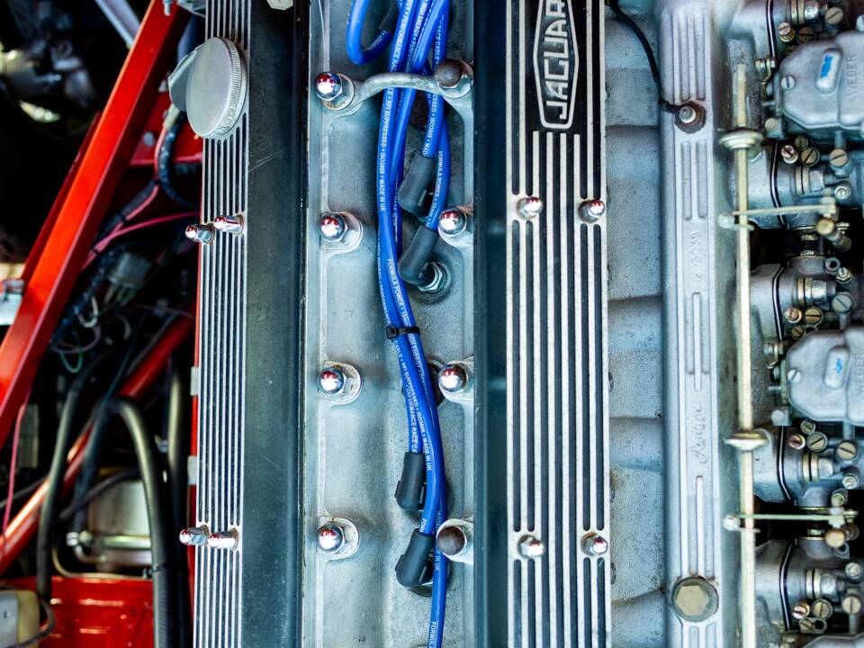 Image 26/50 de Jaguar E-Type (1969)