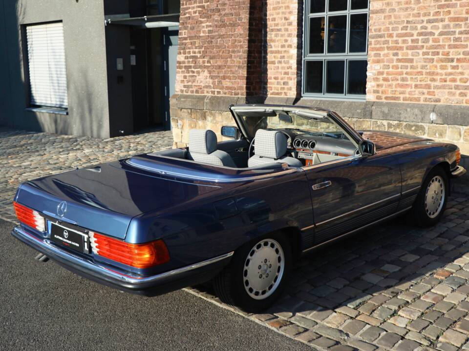 Image 11/43 of Mercedes-Benz 300 SL (1989)
