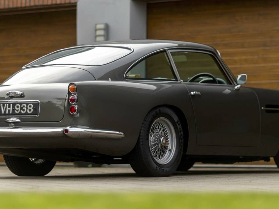 Image 19/50 of Aston Martin DB 4 (1962)