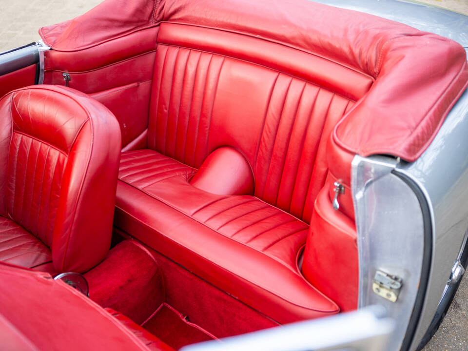 Image 13/50 of Aston Martin DB 5 (1964)