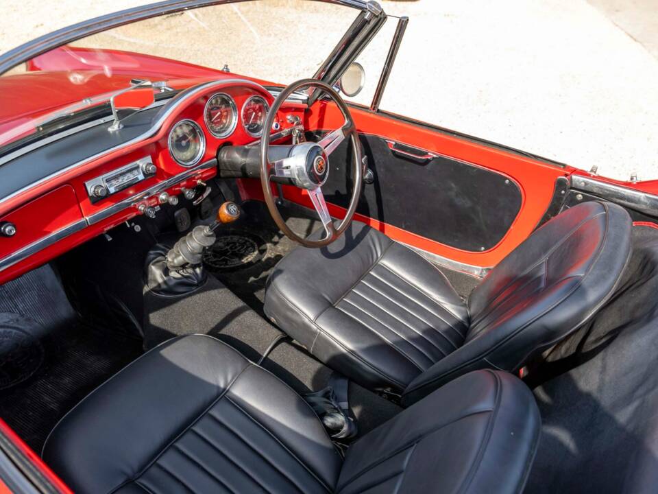 Image 4/8 of Alfa Romeo Giulia 1600 Spider (1963)